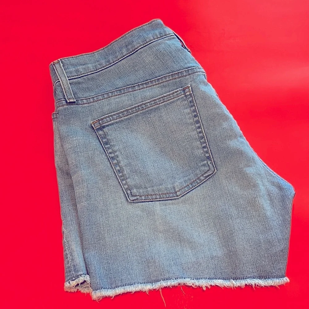 J Crew mid rise denim shorts in light wash H6202